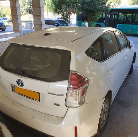 טויוטה פריוס פלוס