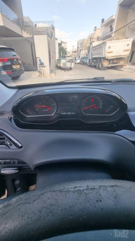 פיג'ו 208