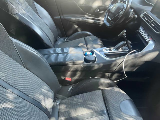 פיג'ו 3008