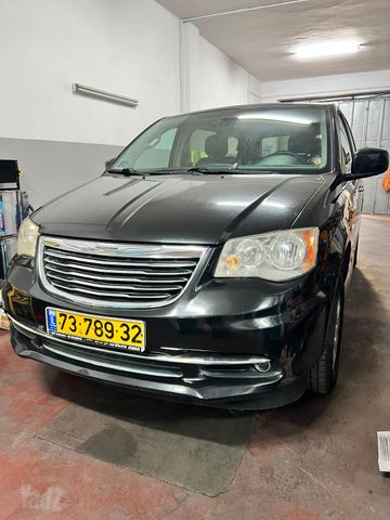 מודעת רכב קרייזלר גראנד וויאג'ר