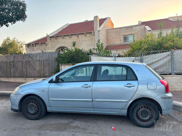 טויוטה קורולה