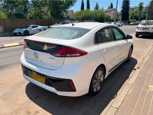 יונדאי איוניק