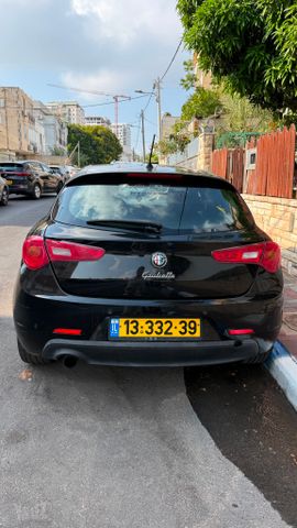 אלפא רומיאו ג'ולייטה