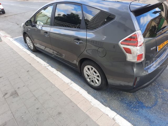 טויוטה פריוס פלוס