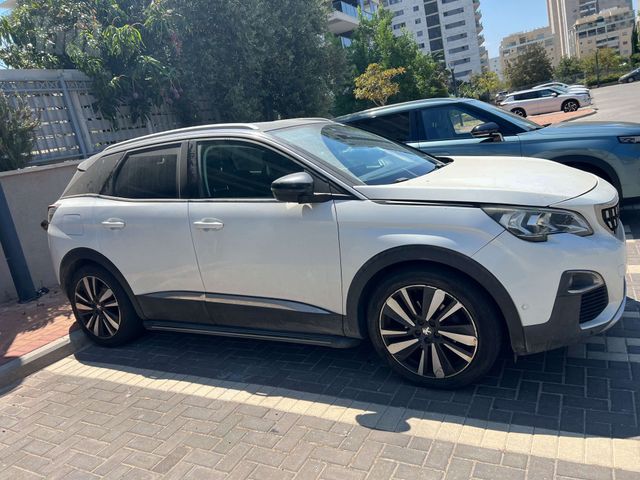 פיג'ו 3008