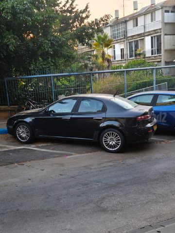 מודעת רכב אלפא רומיאו 159