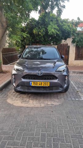 טויוטה יאריס קרוס