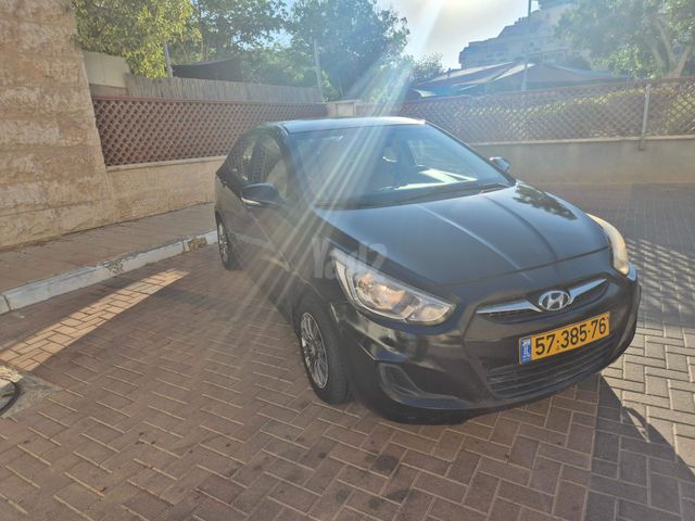 יונדאי אקסנט i25