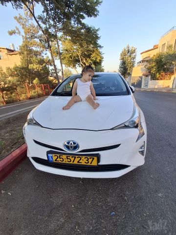 טויוטה פריוס