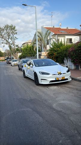 מודעת רכב טסלה מודל S