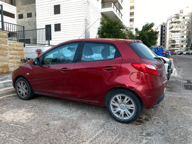 מודעת רכב מאזדה 2