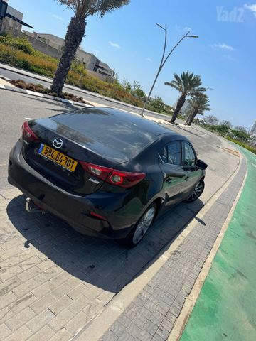 מודעת רכב מאזדה 3