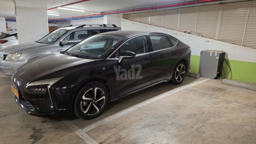 אי.וי איזי  Limo