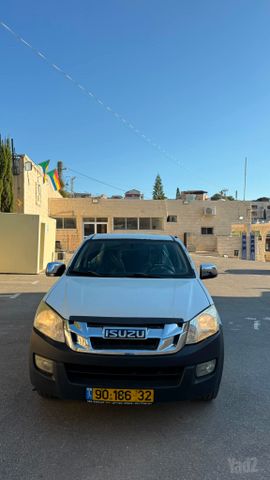 איסוזו די-מקס