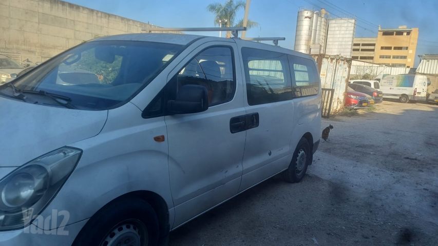 יונדאי H-1 / i800