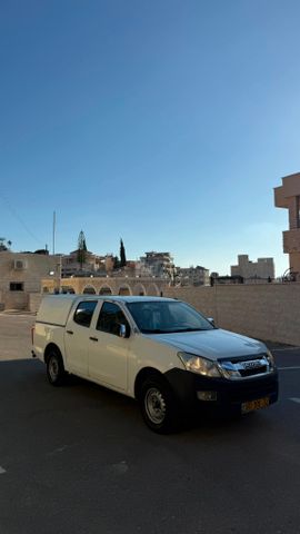 איסוזו די-מקס
