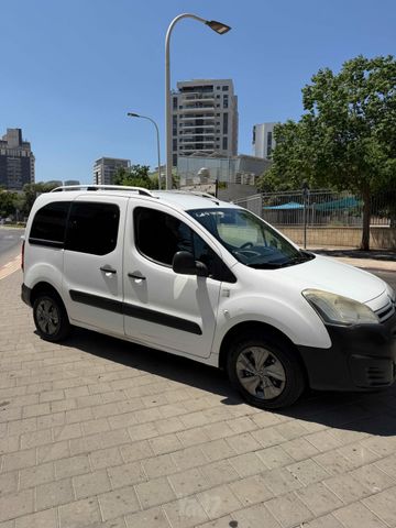 ברלינגו  Comfort ידני קומבי 5 מק 4 דל 1.6 (75 כ״ס)