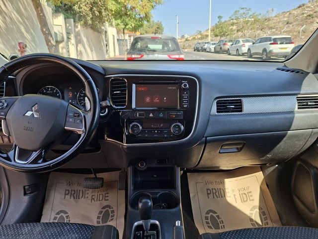 מיצובישי אאוטלנדר