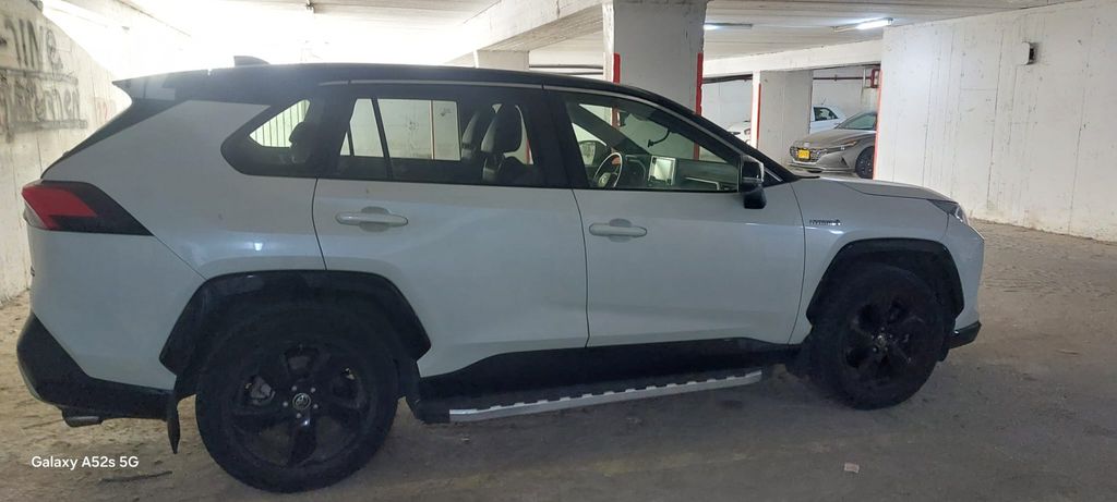 מודעת רכב טויוטה RAV4