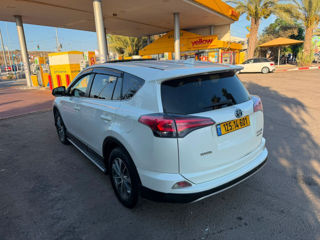 טויוטה RAV4