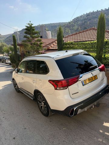 מיצובישי אאוטלנדר