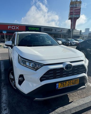 טויוטה RAV4