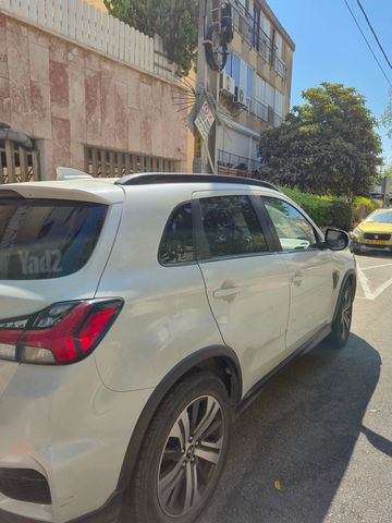 מודעת רכב מיצובישי ASX