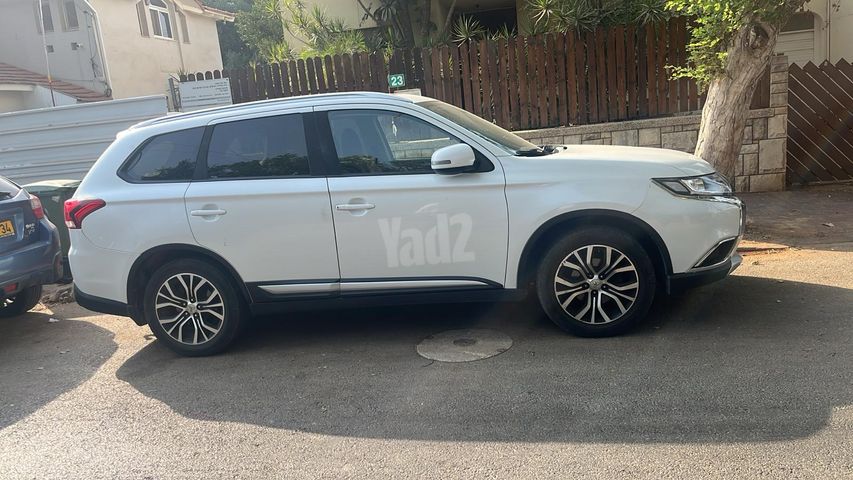 מיצובישי אאוטלנדר