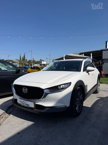 מודעת רכב מאזדה CX-30