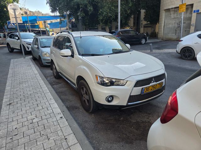 מיצובישי אאוטלנדר
