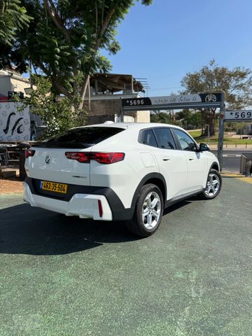 ב מ וו X2