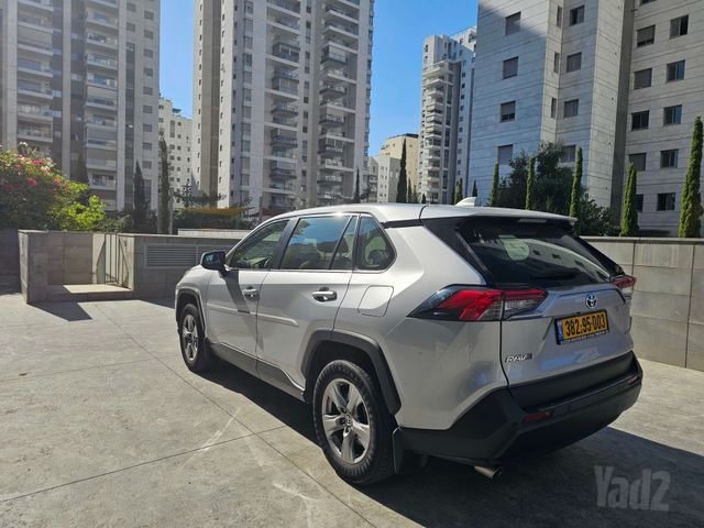 טויוטה RAV4