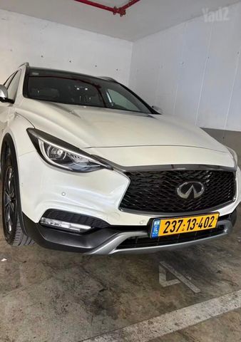 אינפיניטי QX30