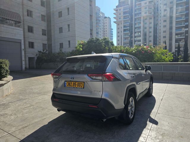 טויוטה RAV4