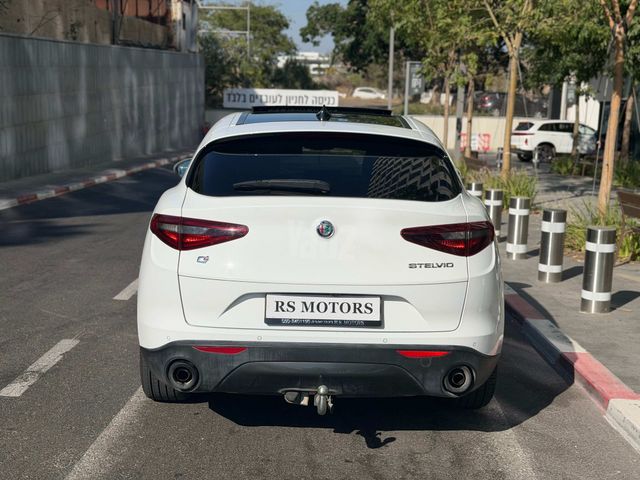 אלפא רומיאו סטלביו