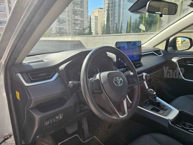 טויוטה RAV4