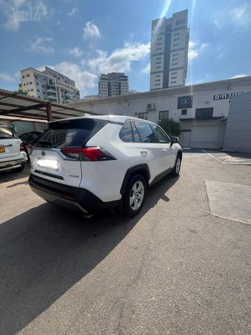 טויוטה RAV4