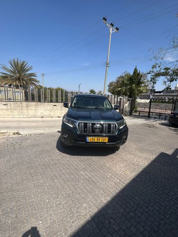 טויוטה לנד קרוזר