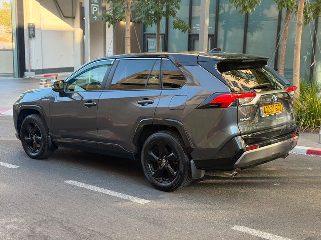טויוטה RAV4