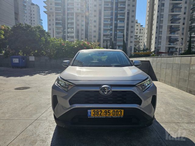 טויוטה RAV4