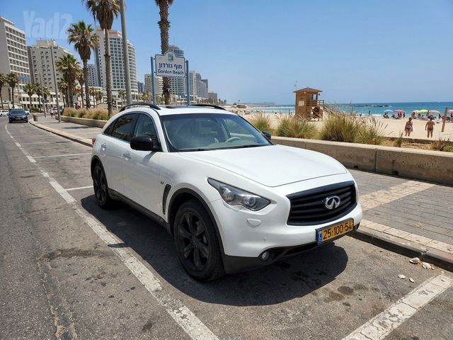 אינפיניטי QX70