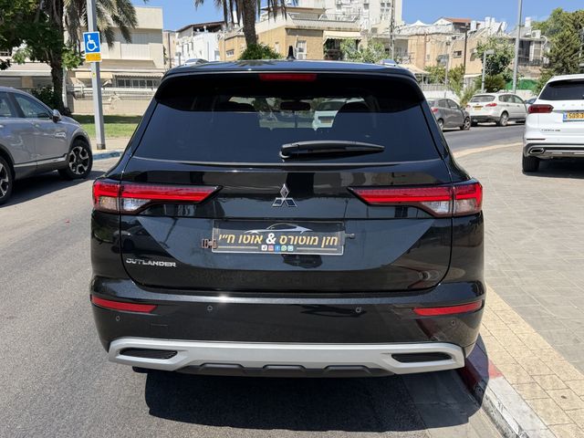 מיצובישי אאוטלנדר