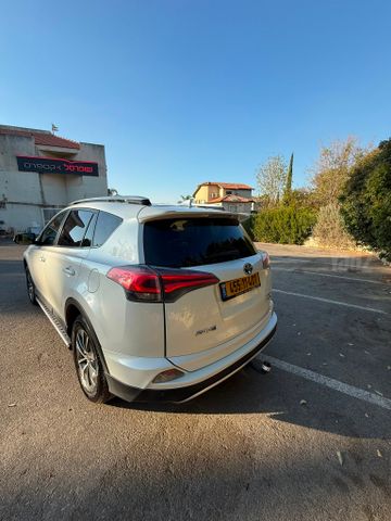 טויוטה RAV4