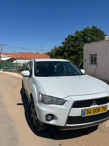 מיצובישי אאוטלנדר