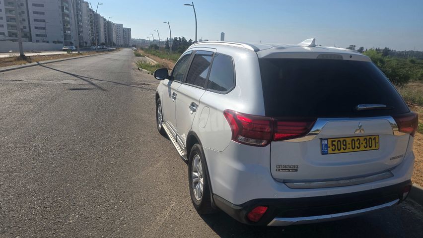 מיצובישי אאוטלנדר