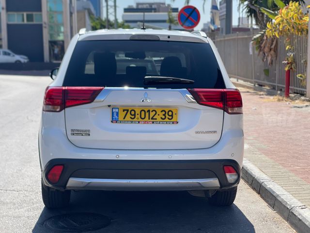מיצובישי אאוטלנדר