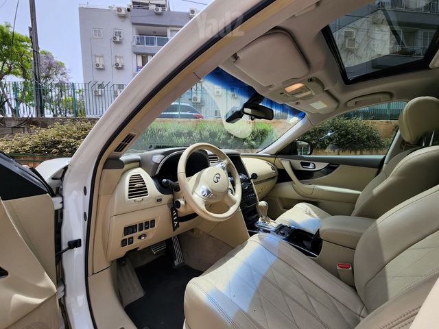 אינפיניטי QX70