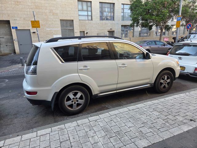 מיצובישי אאוטלנדר