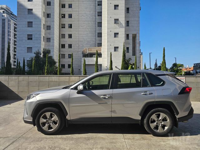 טויוטה RAV4
