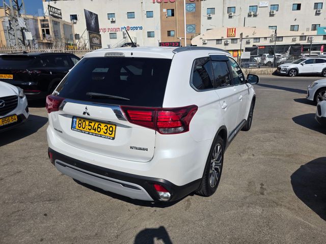 מיצובישי אאוטלנדר